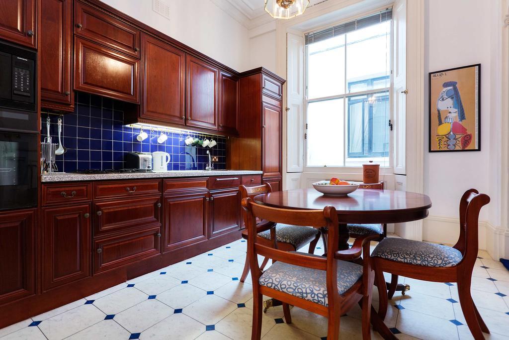 Veeve - Queen'S Gardens Flat Лондон Стая снимка
